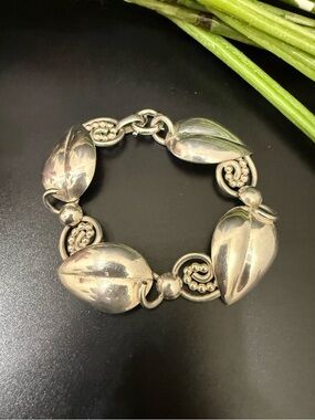 Vintage NAPIER Signed Silver-Plated Leaves Leaf Scroll Link Bracelet